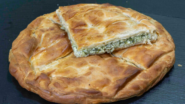 4ΑΡΑ ΣΤΡΟΓΓΥΛΗ ΠΡΑΣΟΤΥΡΟΠΙΤΑ