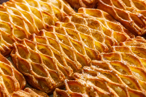 CROISSANT WITH APPLE FILLING