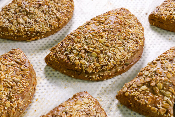 MULTIGRAIN KOUROU with CREAM CHEESE