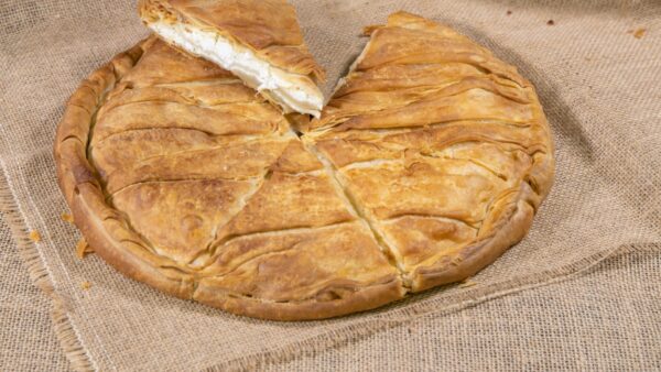 ΣΤΡΟΓΓΥΛΗ-ΤΥΡΟΠΙΤΑ-ΤΑΨΙΟΥ-2 ROUND CHEESE PIE