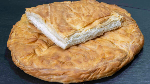 4ΑΡΑ ΣΤΡΟΓΓΥΛΗ ΤΥΡΟΠΙΤΑ ΤΑΨΙΟΥ