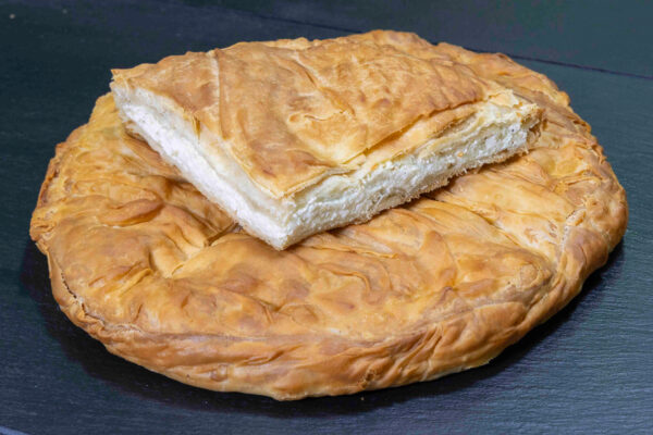 4ΑΡΑ ΣΤΡΟΓΓΥΛΗ ΤΥΡΟΠΙΤΑ ΤΑΨΙΟΥ