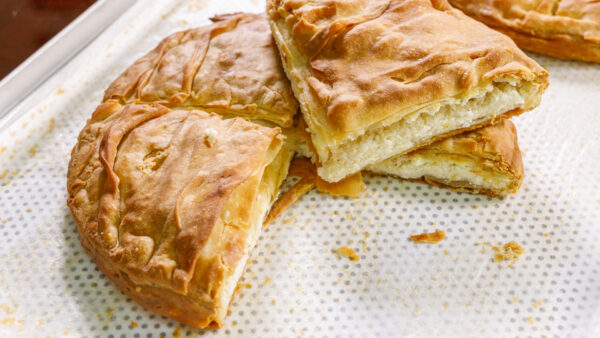 ΧΩΡΙΑΤΙΚΗ ΤΥΡΟΠΙΤΑ ΤΑΨΙΟΥ