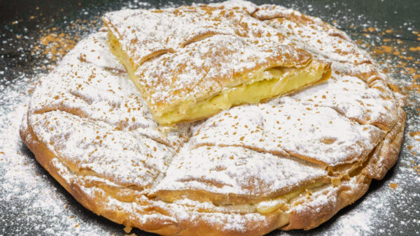 4ΑΡΑ ΣΤΡΟΓΓΥΛΗ ΠΙΤΑ ΚΡΕΜΑ