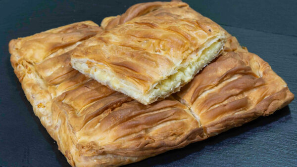 4ΑΡΑ ΤΕΤΡΑΓΩΝΗ ΠΙΤΑ 3 ΤΥΡΙΑ