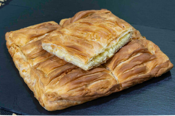 4ΑΡΑ ΤΕΤΡΑΓΩΝΗ ΠΙΤΑ 3 ΤΥΡΙΑ