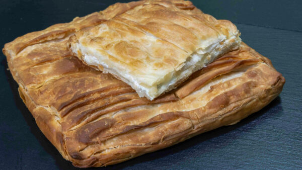 4ΑΡΑ ΤΕΤΡΑΓΩΝΗ ΤΥΡΟΠΙΤΑ ΤΑΨΙΟΥ